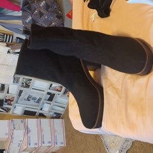 Nwot black ribbed knit chunky heels and sole. Size 7.5